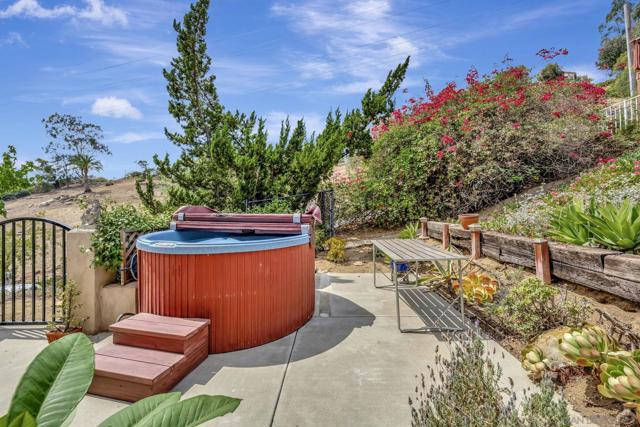 2106 Zachary Gln, Escondido CA: https://media.crmls.org/mediaz/b8580a56-c7c5-49b7-af11-c312e62d475a.jpg