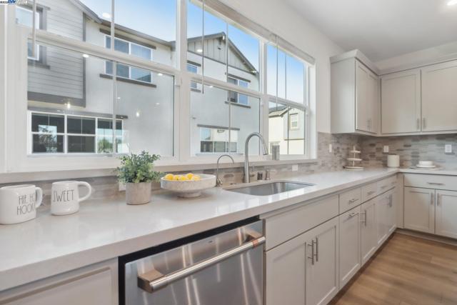 Image 11 of 46 For 239 N St  