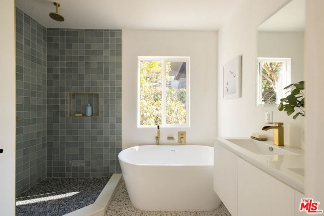1336 Armadale Avenue, Los Angeles CA: https://media.crmls.org/mediaz/b858c52b-c657-4d04-b984-f14811db071f.jpg