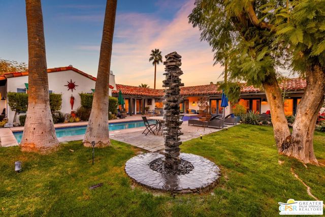 535 E Via Colusa, Palm Springs CA: https://media.crmls.org/mediaz/b8595239-fad8-4469-9303-e3d7339d1268.jpg