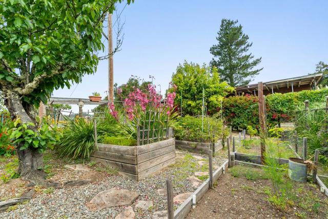 1044 Pleasant Valley Road, Aptos CA: https://media.crmls.org/mediaz/b8598863-81a8-4156-af4c-a4a698618ff4.jpg