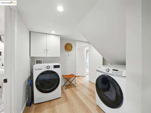 3712 Maple AVE, Oakland CA: https://media.crmls.org/mediaz/b8598d41-e877-43db-8485-def39625fab7.jpg