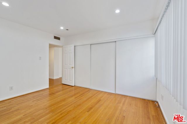 10709 ASHTON Avenue, Los Angeles CA: https://media.crmls.org/mediaz/b8598df4-4215-4e50-a418-a94179cebe86.jpg