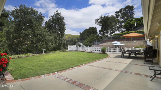 876 Emerson Street, Thousand Oaks CA: https://media.crmls.org/mediaz/b859a402-9f79-45cd-b908-cc80f9e31751.jpg