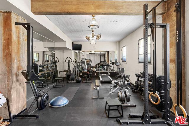 109 N SYCAMORE Avenue, Los Angeles CA: https://media.crmls.org/mediaz/b859cd6b-c109-4749-b798-0694c9dc6619.jpg