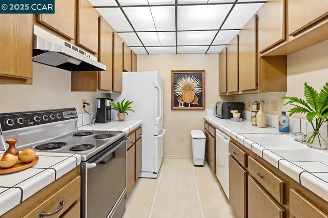 1063 Foxchase Dr, San Jose CA: https://media.crmls.org/mediaz/b85a36d7-3581-4121-acac-681a466caae1.jpg
