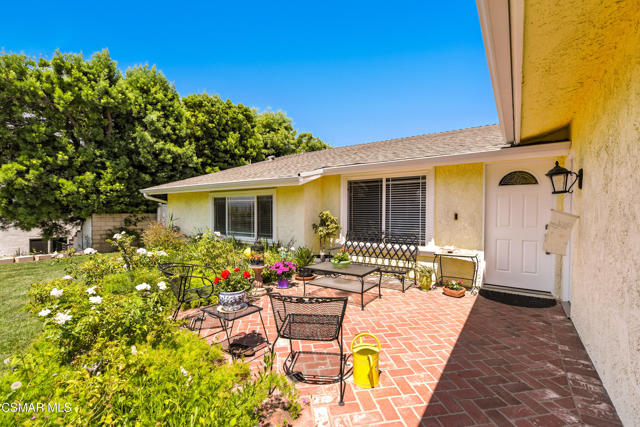 2063 Woodglen Street, Simi Valley CA: https://media.crmls.org/mediaz/b85aa8b0-7b78-44c6-9ffd-117c4752e2b9.jpg