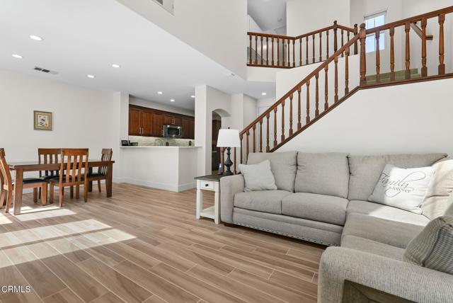 Detail Gallery Image 6 of 46 For 596 Fenwick Way #C,  Simi Valley,  CA 93065 - 3 Beds | 2/1 Baths