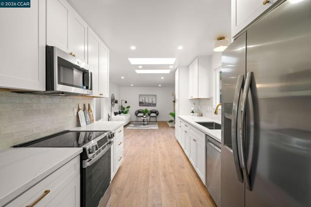 Image 14 of 31 For 3959 Chestnut Ave