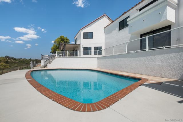 15032 Heath Dr, Poway CA: https://media.crmls.org/mediaz/b85bc5f5-f8a8-4439-8e01-2df3f3168b74.jpg