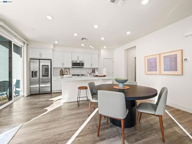 3265 Internet Cmn, Fremont CA: https://media.crmls.org/mediaz/b85c62de-c6ba-439d-83a1-36b16c916b1b.jpg