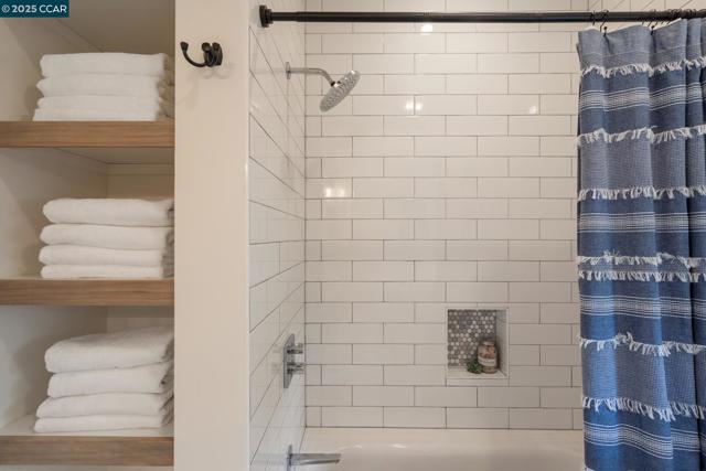 267 Valle Vista Dr, Danville CA: https://media.crmls.org/mediaz/b85c8c5f-ea86-485b-a6ec-eff8d374740b.jpg