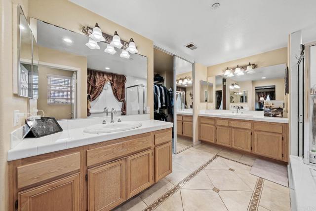 2062 Pleasant Waters Ct, Spring Valley CA: https://media.crmls.org/mediaz/b85c8e2c-628a-4e24-a884-40268539aa4f.jpg