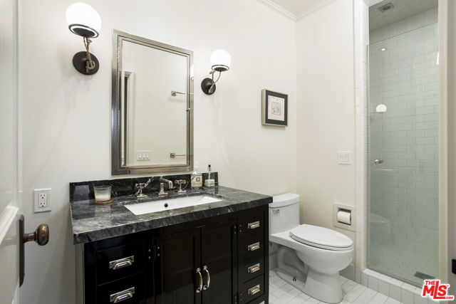 100 S Doheny Drive, Los Angeles CA: https://media.crmls.org/mediaz/b85ceab1-e90c-4207-8766-89af392bb06f.jpg