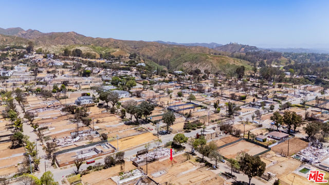 1055 Hartzell Street, Pacific Palisades CA: https://media.crmls.org/mediaz/b85cf8ac-b0d0-4aec-bed5-2158d9465a47.jpg