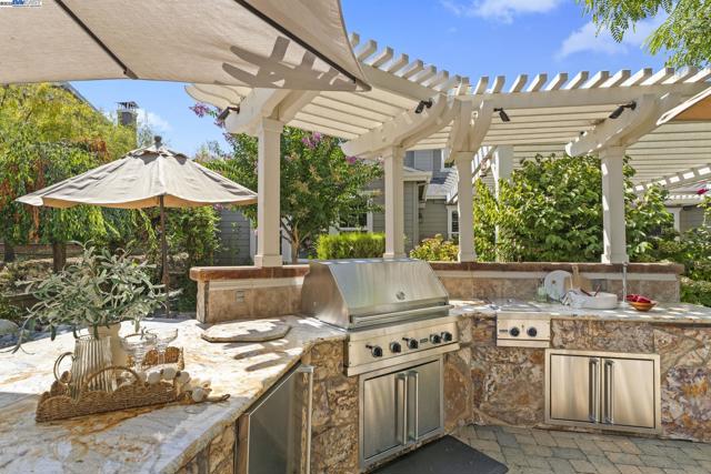 3168 Bay Meadows Ct, Livermore CA: https://media.crmls.org/mediaz/b85e074e-2e7b-4266-8f8c-f4bb9ca2364d.jpg