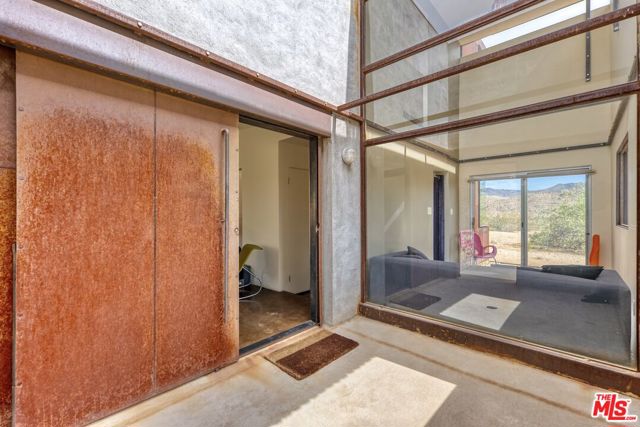 63131 Rocking Chair Road, Joshua Tree CA: https://media.crmls.org/mediaz/b85e2584-860d-4da9-927c-302cc0671e8d.jpg