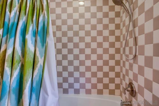 210 Frances Dr, El Cajon CA: https://media.crmls.org/mediaz/b85e7efc-13bd-4131-a27c-6b50e285735d.jpg