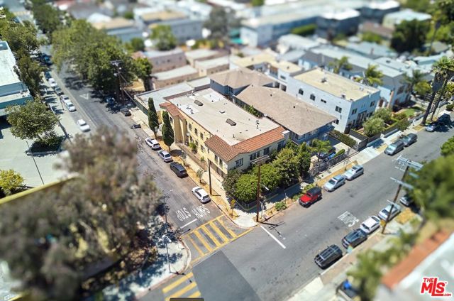 1151 N Kingsley Drive, Los Angeles CA: https://media.crmls.org/mediaz/b85eb34a-e381-480b-b196-15406555b87d.jpg