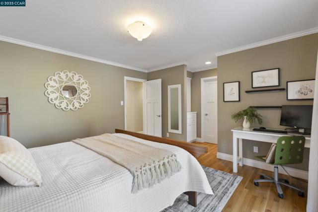 350 Pine Creek Rd, Walnut Creek CA: https://media.crmls.org/mediaz/b85ed33c-95aa-45e4-9c46-e944370144db.jpg
