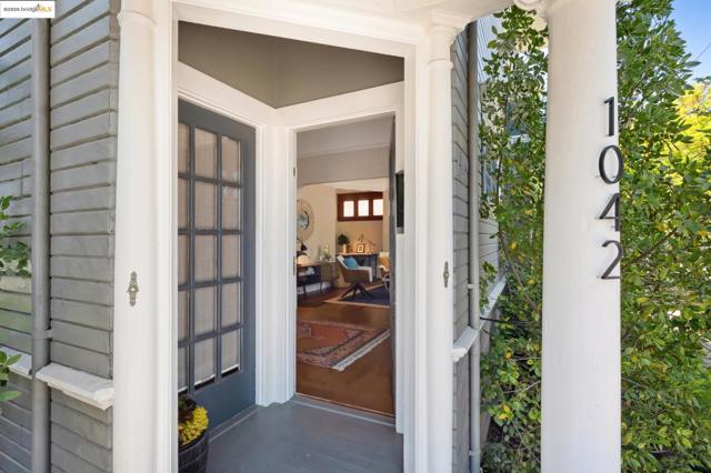 1042 Santa Clara Ave, Alameda CA: https://media.crmls.org/mediaz/b85ef1df-f6a7-4ee9-97e2-1df414624095.jpg