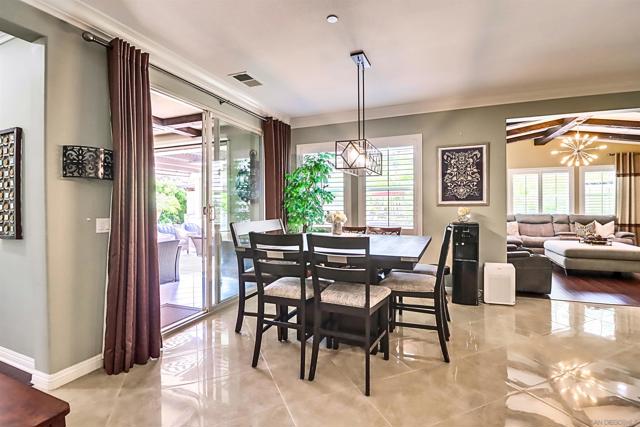 466 Agua Vista Dr, Chula Vista CA: https://media.crmls.org/mediaz/b85f3c59-e2d4-4af0-af87-5f38a19593b3.jpg