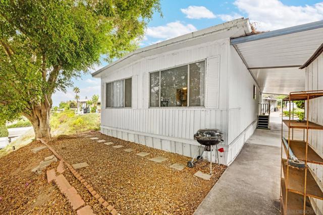 2003 Bayview Heights Dr, San Diego CA: https://media.crmls.org/mediaz/b8608b9d-53a0-4b4d-a5d6-b64bb8dd3aa0.jpg