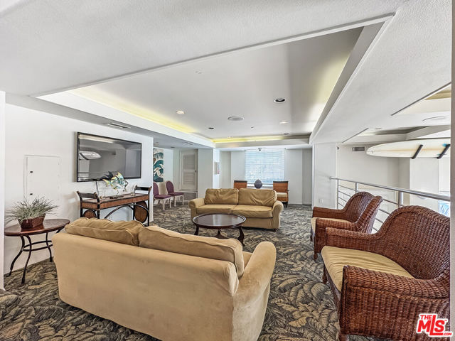 200 Pacific Coast Highway, Huntington Beach CA: https://media.crmls.org/mediaz/b8609954-1d7d-494f-b8f8-fb02c68a75b0.jpg