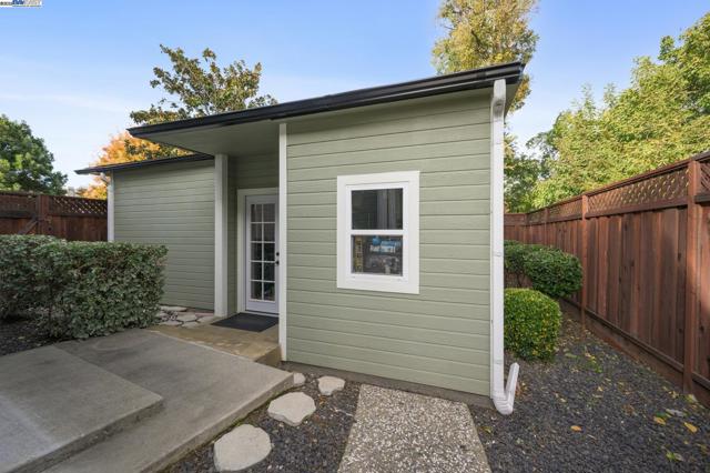3801 Mohr Ave, Pleasanton CA: https://media.crmls.org/mediaz/b860a309-c9cc-4b10-b115-f5a2795af85a.jpg