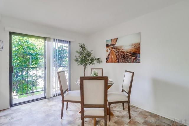 835 E Ave, Coronado CA: https://media.crmls.org/mediaz/b860cb96-b6f7-439a-bfdf-20768fc70560.jpg