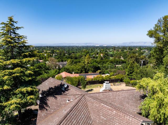 11552 Hillpark Lane, Los Altos CA: https://media.crmls.org/mediaz/b860daf0-9337-46ef-8508-5023ba7fa475.jpg
