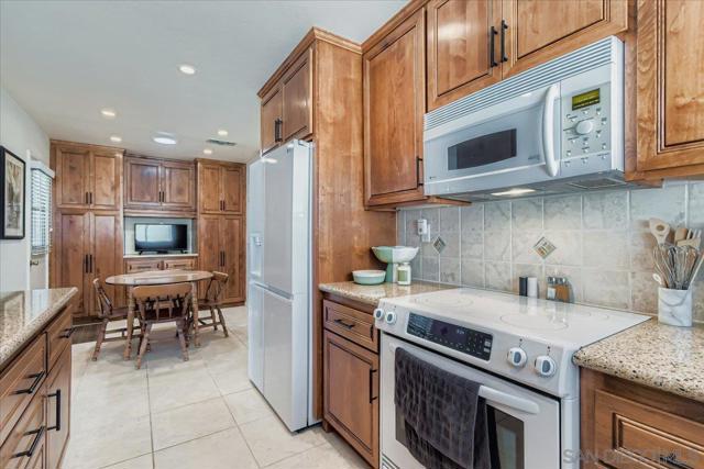 6370 Lake Kathleen Avenue, San Diego CA: https://media.crmls.org/mediaz/b8611caf-0cab-4016-9a09-927c677debbd.jpg