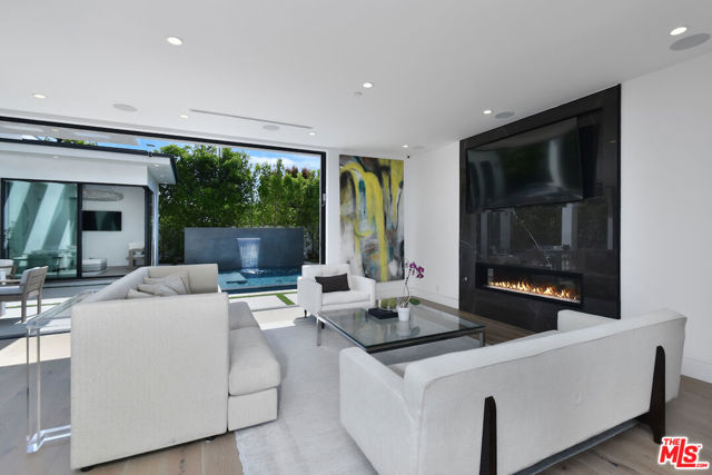 5316 Lennox, Sherman Oaks CA: https://media.crmls.org/mediaz/b86121fb-8dae-4153-a69b-8596115b6005.jpg