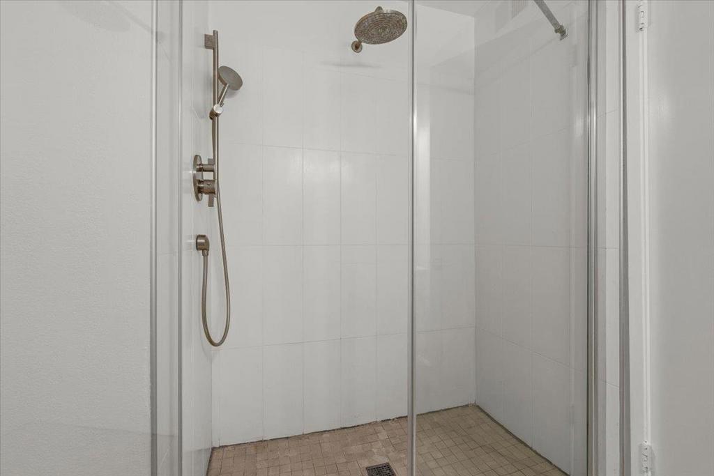 https://media.crmls.org/mediaz/b8618b74-71a7-442c-a597-75234bd04eb3.jpg?preset=X-Large