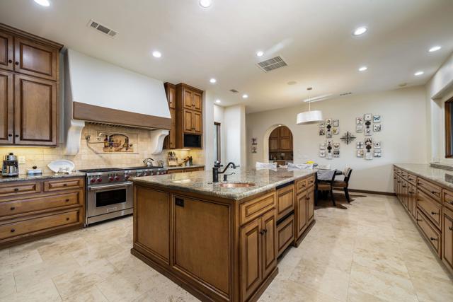 80780 Vista Bonita Trail, La Quinta CA: https://media.crmls.org/mediaz/b861ab4e-35fa-4e0e-bb13-67669efb03a7.jpg