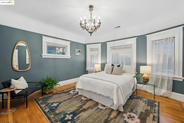 478 43rd St, Oakland CA: https://media.crmls.org/mediaz/b861cbd2-daae-4ea2-b883-8bde868c8d4c.jpg