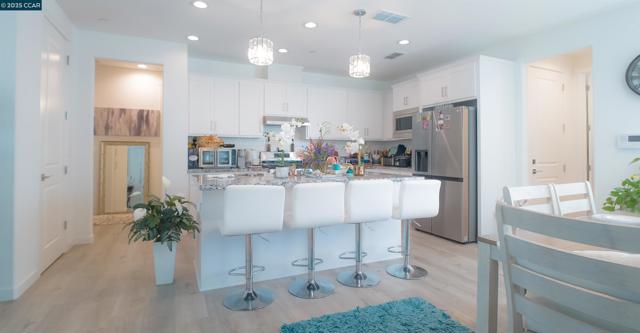2299 Rustic Oak Ln, Rio Vista CA: https://media.crmls.org/mediaz/b861f09e-8ca7-4293-a8e4-4b1e1a4d7694.jpg