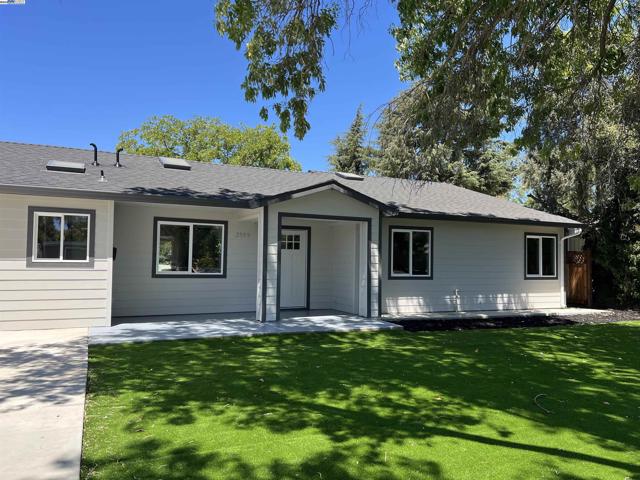 2559 Lynn Ave, Concord CA: https://media.crmls.org/mediaz/b862f300-cab6-4f5d-a180-2ba961cd8b27.jpg