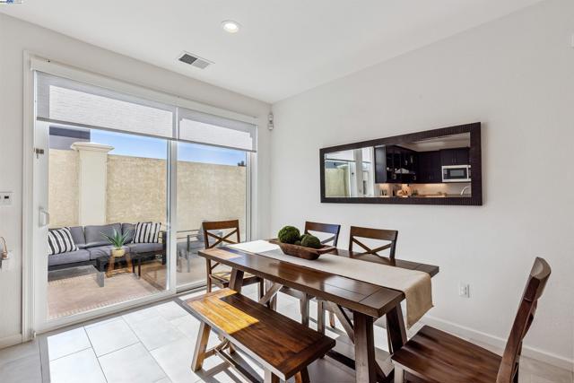 2209 Shiraz Cmn, Livermore CA: https://media.crmls.org/mediaz/b862f703-1e0d-4b58-9170-cec7d4db0033.jpg