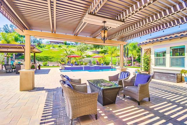 466 Agua Vista Dr, Chula Vista CA: https://media.crmls.org/mediaz/b863094f-2627-4e53-a047-d624db69df07.jpg