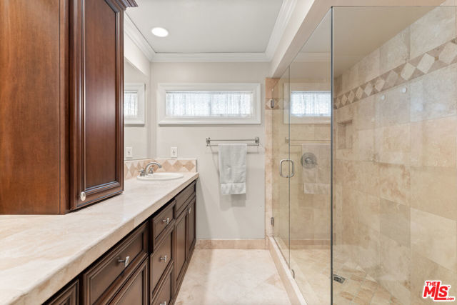 17992 Huntington Circle, Villa Park CA: https://media.crmls.org/mediaz/b8632334-01d5-4b4c-808b-f73c535f65fb.jpg