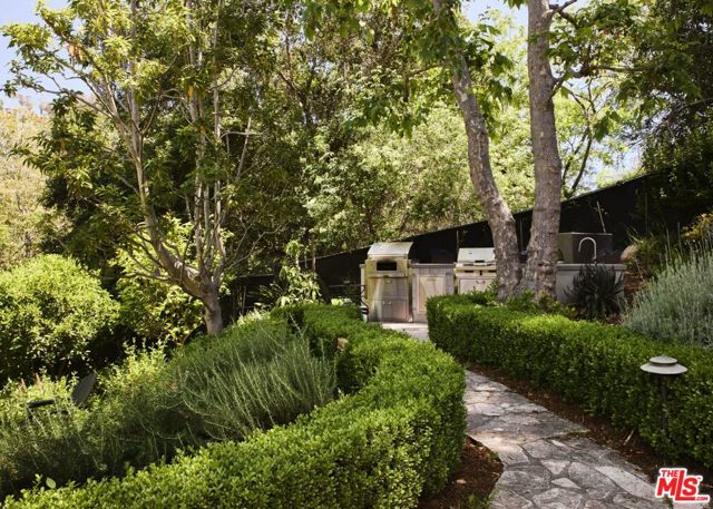 0 Willow Glen Road, Los Angeles CA: https://media.crmls.org/mediaz/b8632a03-c91b-4567-9866-605fd51e4c10.jpg