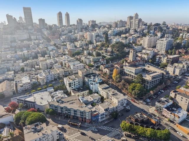 649651 Francisco St, San Francisco CA: https://media.crmls.org/mediaz/b8633a0c-04f1-438c-ab6d-edefa0799a74.jpg