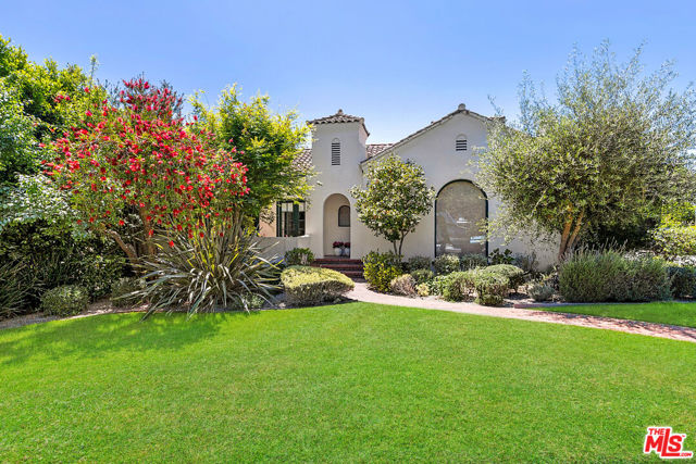 403 S Bundy Drive, Los Angeles CA: https://media.crmls.org/mediaz/b863aa8f-9f50-40c7-b741-a1a83e26c905.jpg