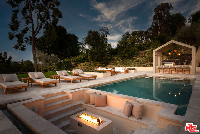 24172 Lupin Hill Road, Hidden Hills CA: https://media.crmls.org/mediaz/b863b890-9437-4977-a92e-97a9c0f101d5.jpg