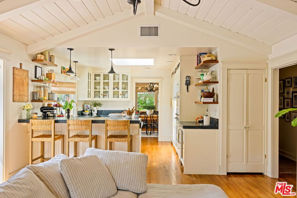 MLS #25608357 image #17