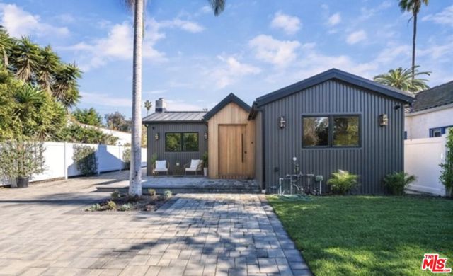 622 N La Jolla Avenue, Los Angeles CA: https://media.crmls.org/mediaz/b864b681-a630-416b-96c9-8cd4eeeb9da5.jpg