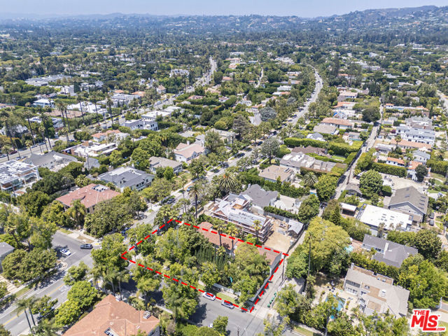 602 N Crescent Drive, Beverly Hills CA: https://media.crmls.org/mediaz/b865064b-b577-4b44-a549-3c3bead840ef.jpg