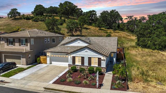 9283 Rancho Hills Drive, Gilroy CA: https://media.crmls.org/mediaz/b865409b-e0fc-4f16-9f52-834df80ba0c9.jpg