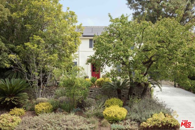 881 Cumberland Road, Glendale CA: https://media.crmls.org/mediaz/b866a129-d54a-4383-a637-9709a7c14568.jpg